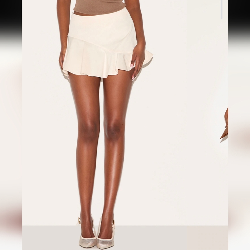 NWT PrettyLittleThing Almond Tailored Woven Scalloped Edge Mini Skirt - Picture 2 of 7